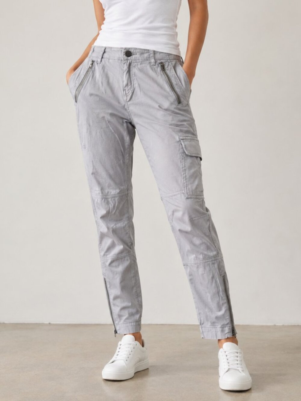 DKNY Jeans Gray Cargo Pants Size 2 Utility Zip Pocket Ankle Pants